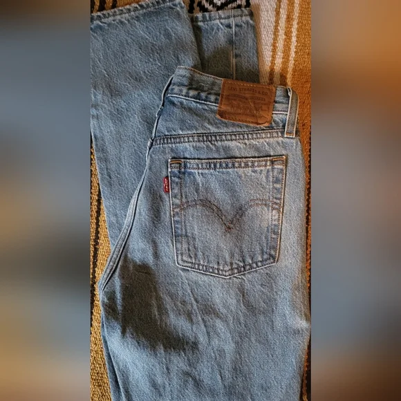 Levi's High Rise Distressed Light Blue Jeans - Picture 3 of 3